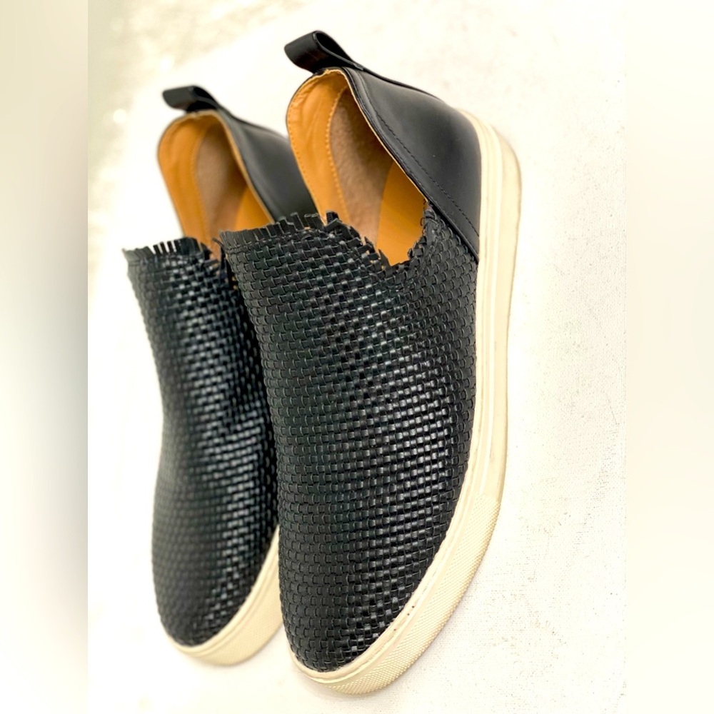 Indigo rd classic men shoes size 7.5, unique design